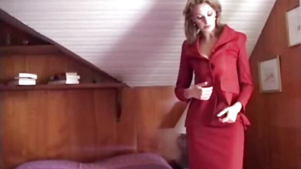 Gangbang MFM erotiskie video med en givende milf på et hotel.