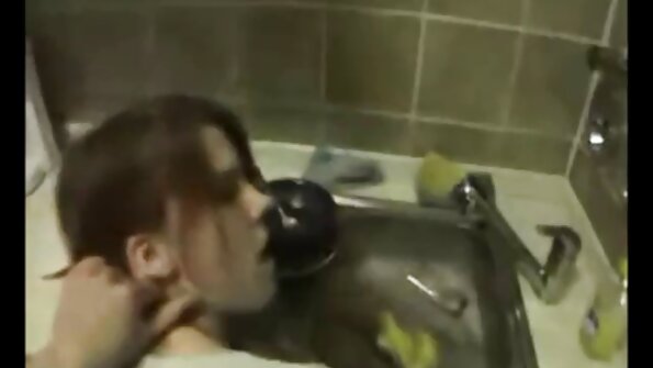 Gammel dame glædede spalvainas kajstarpes sin kæreste med oralsex.