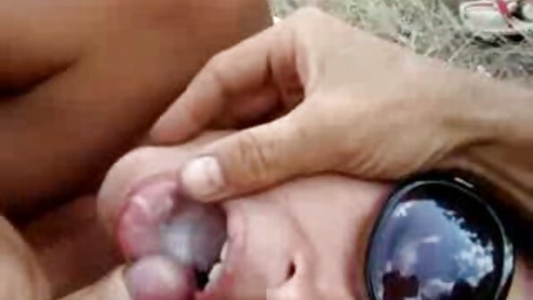En studerende forførte en smaløjet milf med en seksa video bezmaksas behåret gran til sex.